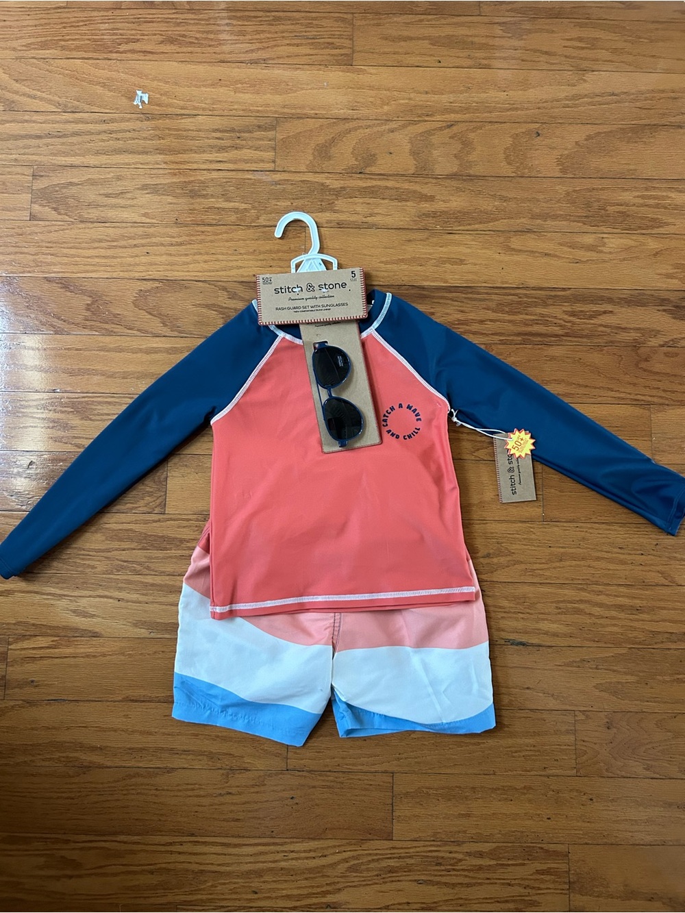 NWT Stitch & Stone boys Rash Guard Set with Sunglasses size 5